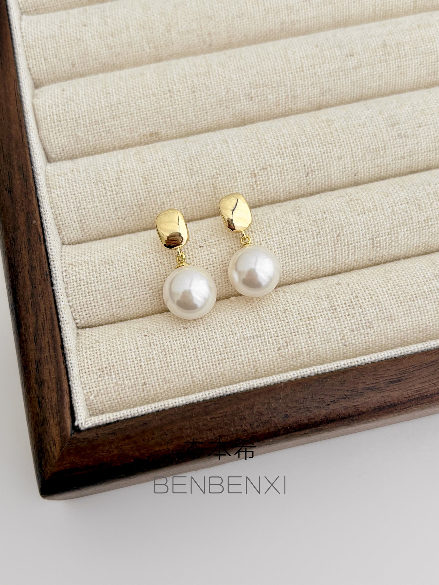 2025 New Pearl Stud Earrings Women Retro Simple and Versatile Elegant Earrings Fashion Cold Style S925 Silver Needle Earrings