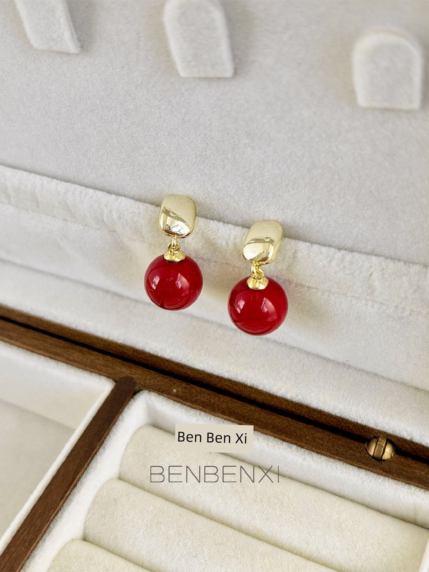 2025 New Pearl Stud Earrings Women Retro Simple and Versatile Elegant Earrings Fashion Cold Style S925 Silver Needle Earrings