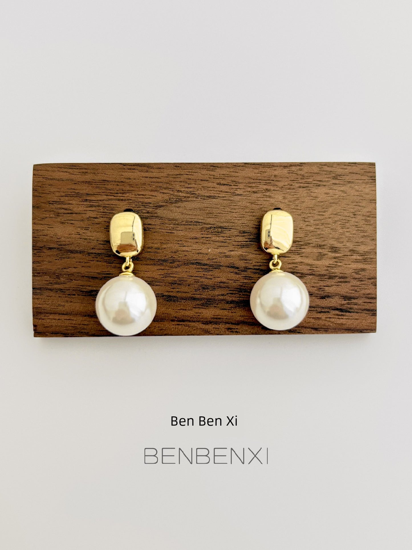 2025 New Pearl Stud Earrings Women Retro Simple and Versatile Elegant Earrings Fashion Cold Style S925 Silver Needle Earrings