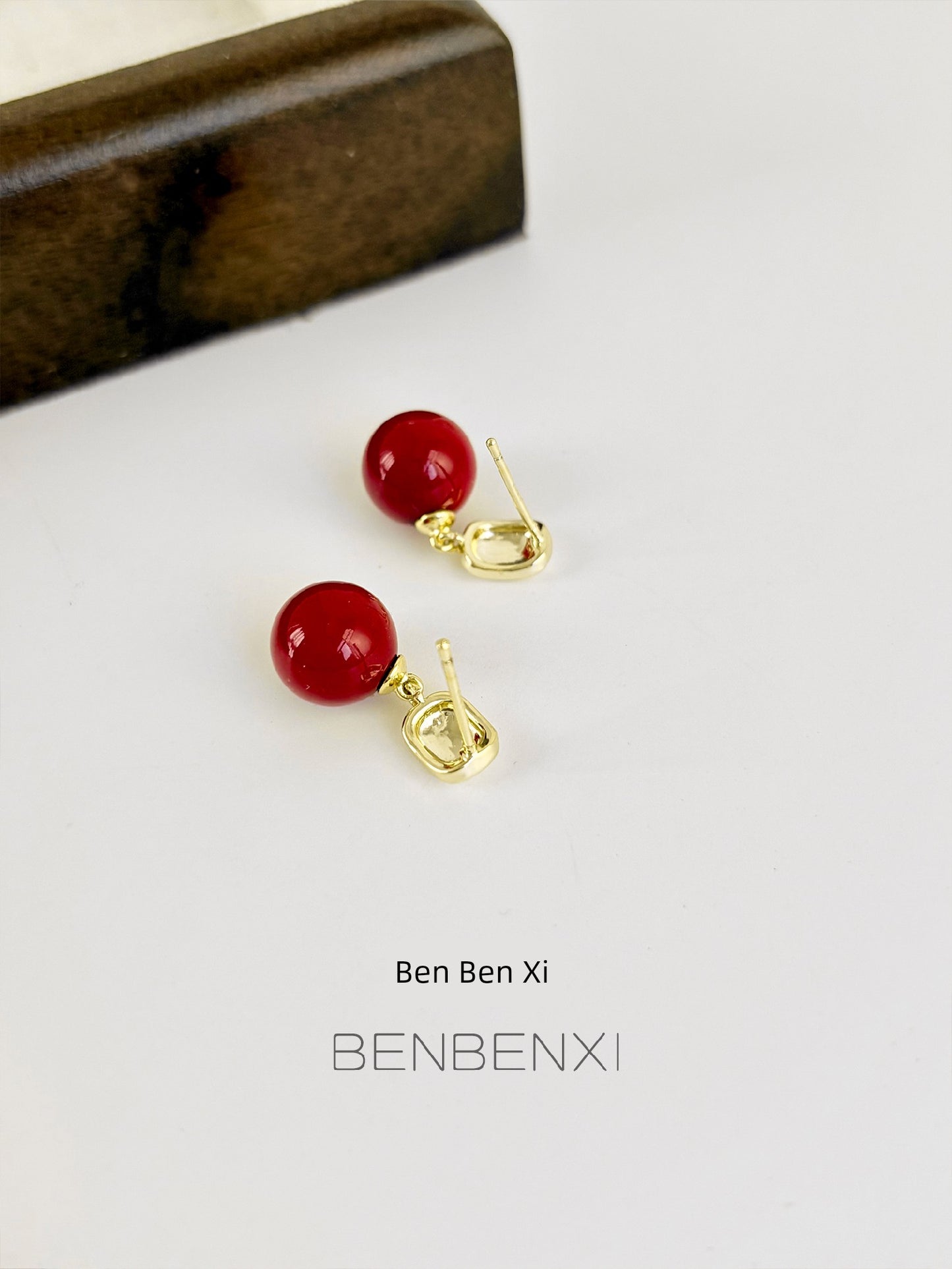 2025 New Pearl Stud Earrings Women Retro Simple and Versatile Elegant Earrings Fashion Cold Style S925 Silver Needle Earrings