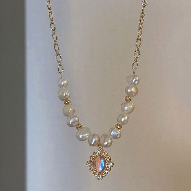 Colorful Pearl Ornamentle Beaded necklace
