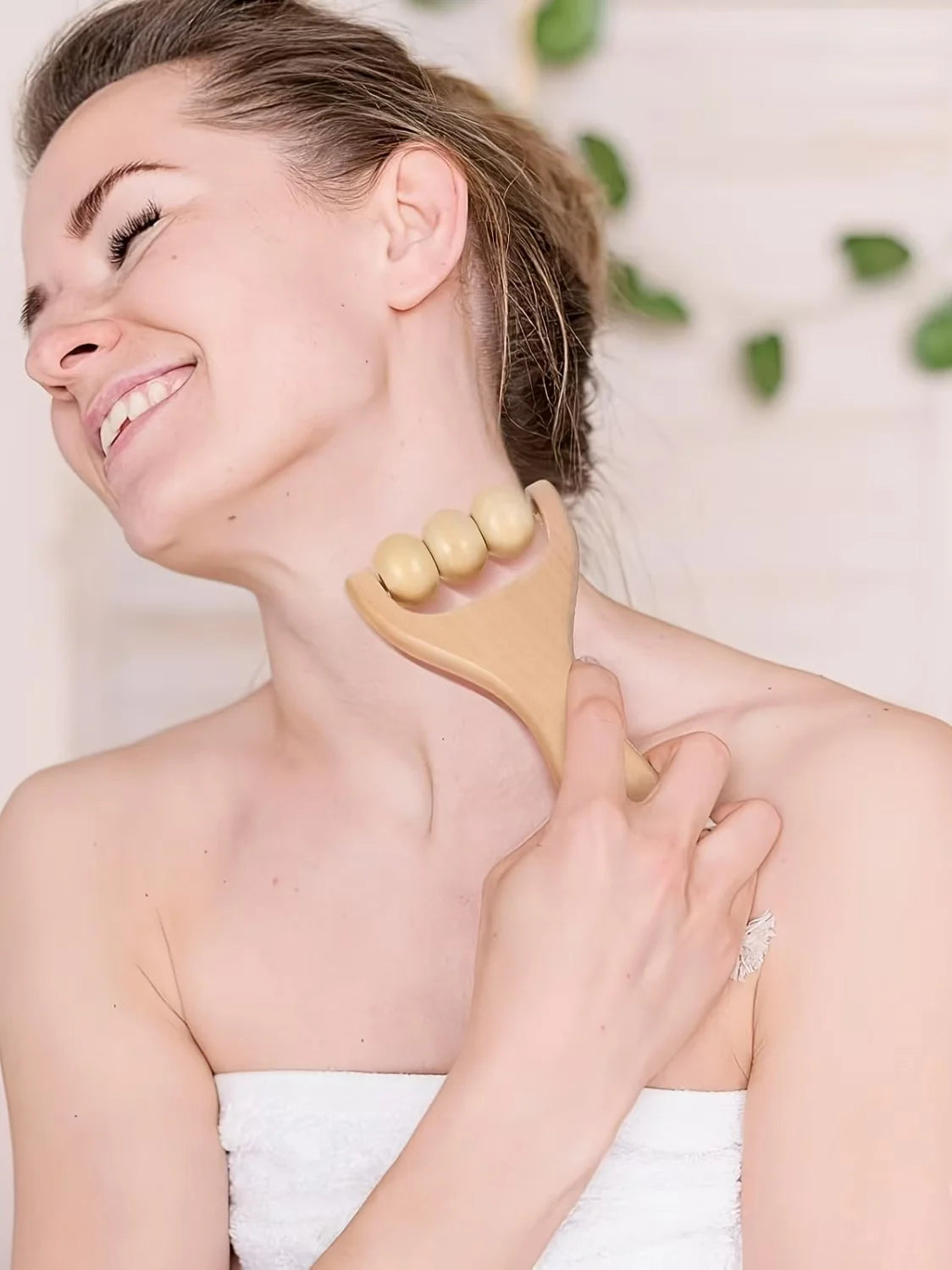 1pc wooden massager, compact shoulder and leg roller massage, suitable for whole body, face and neck.